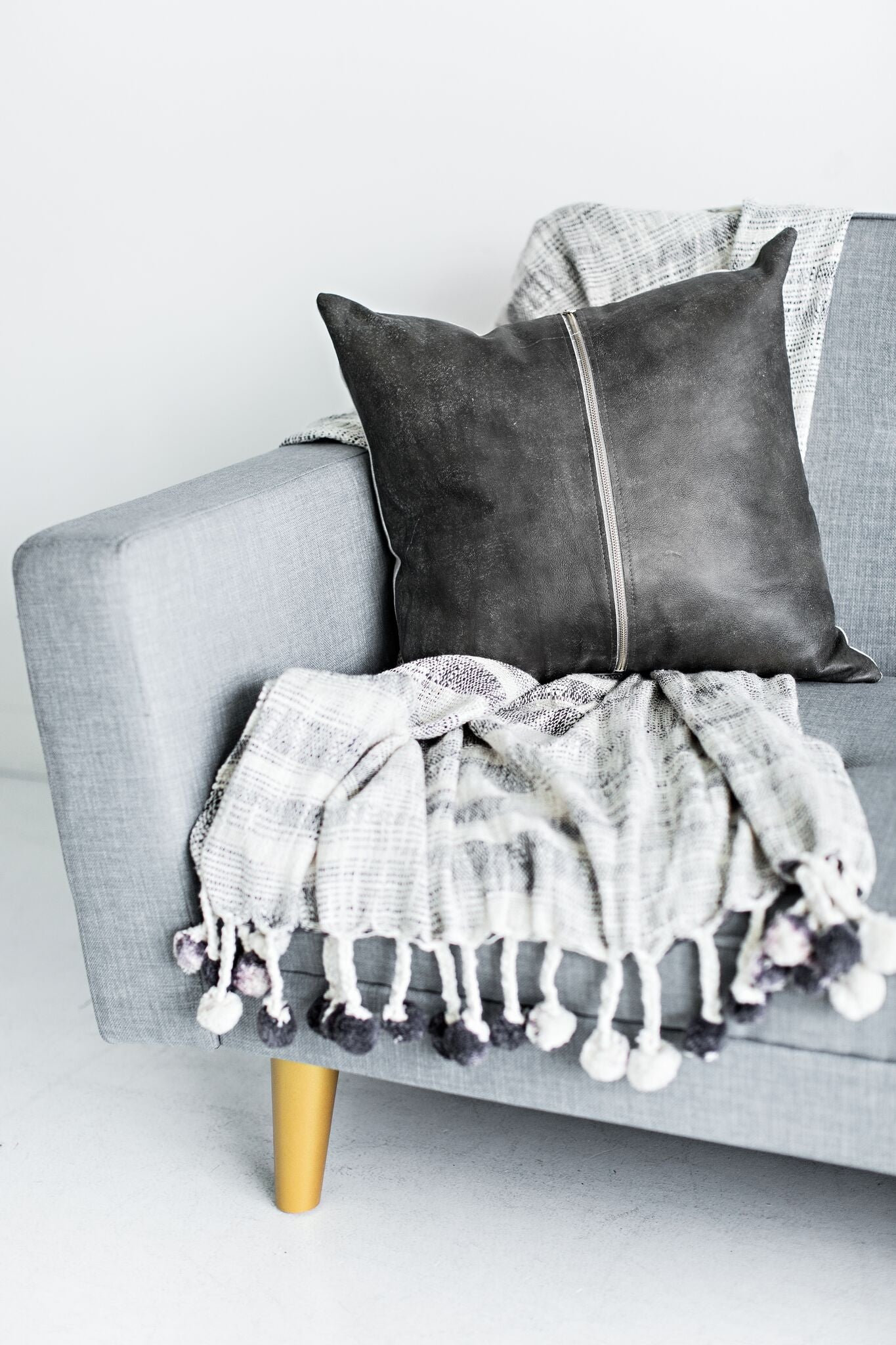 Woven PomPom Throw - Charcoal